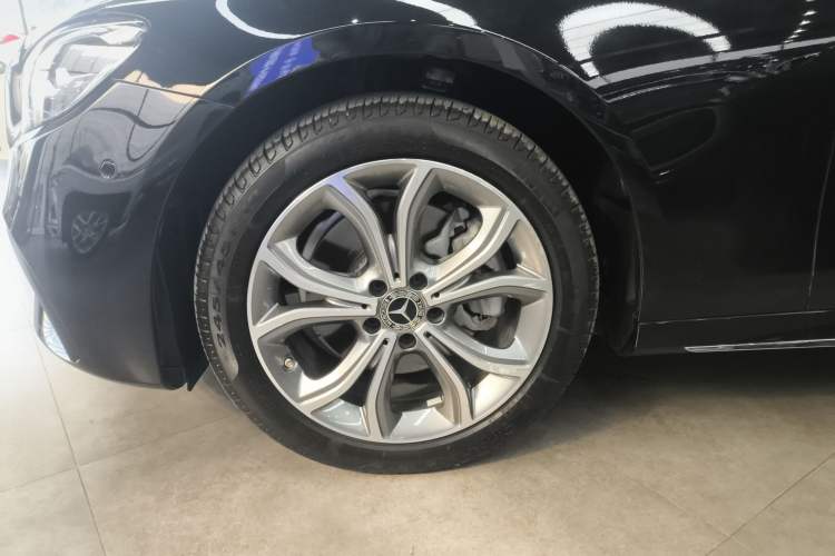 Used Mercedes-Benz E-Class 2021 Restyled E 300 L Sporty and Stylish Edition
