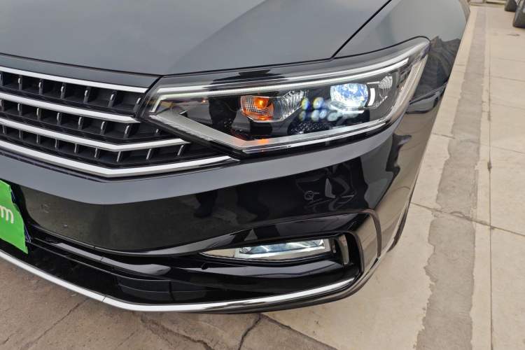 Used Volkswagen Magotan 2023 2 Million Units Limited Edition 330TSI DSG Leading Version
