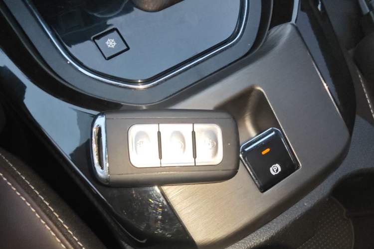 Used Dongfeng Fengon S560 2018 1.8L CVT Smart Connect 7-Seater
