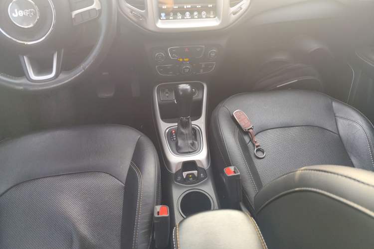 Used  Compass 2017 200T Automatic Family Edition
