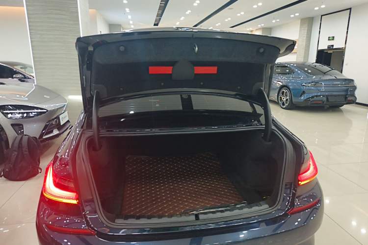 Used BMW 3 Series 2021 Second Facelift 325Li M Sport Package
