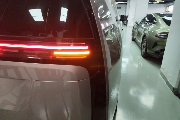 Used Li Auto MEGA 2024 Ultra Model
