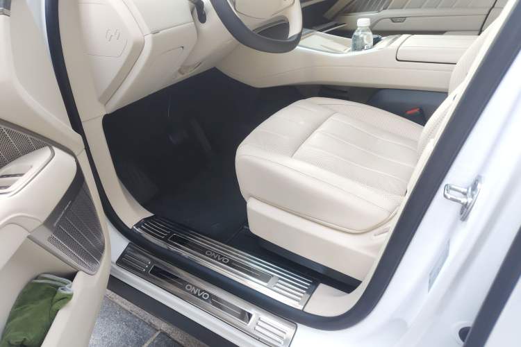 Used ONVO Luxeed L90 2025 Model—Max Six-Seater Version
