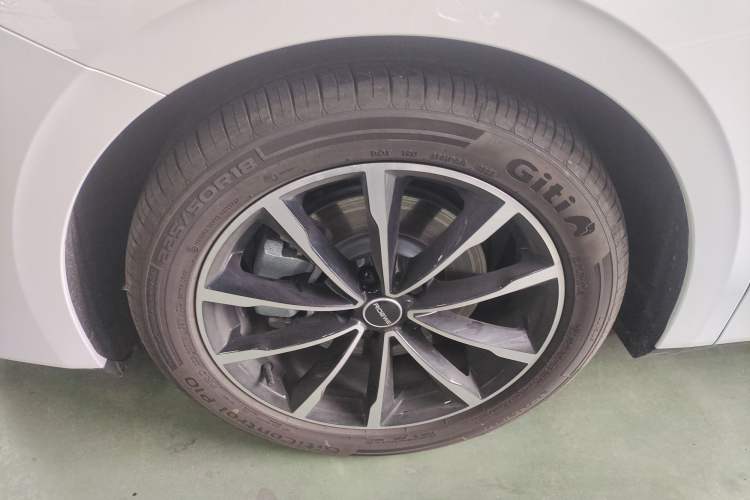 Used Roewe D7 2025 DMH 125 Excellence Edition
