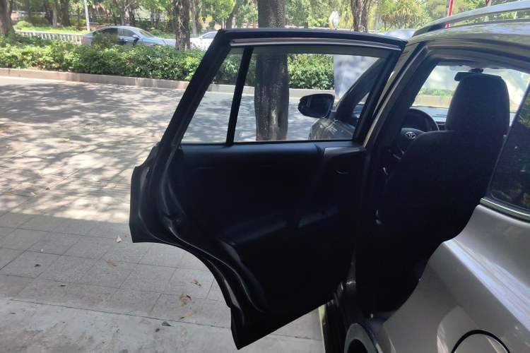 Used Toyota RAV4 2015 2.0L CVT Two-Wheel Drive Fashion Edition
