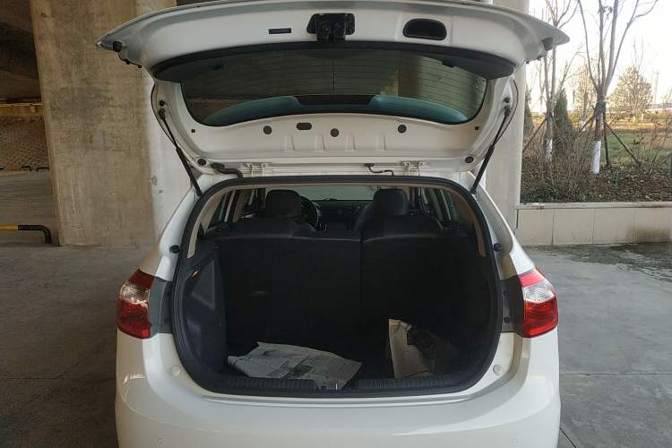 Used Kia K2 2012 Hatchback 1.4L Automatic Cool Edition
