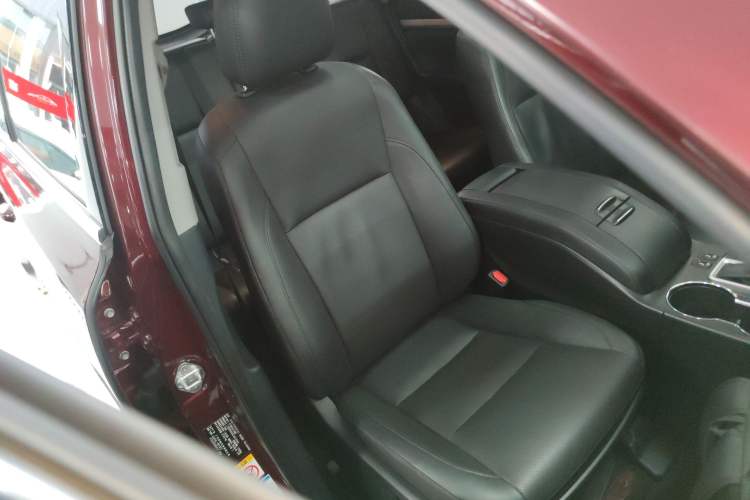 Used Toyota Highlander 2018 2.0T Four-Wheel Drive Luxury Version 7 Seats China VI Standard
