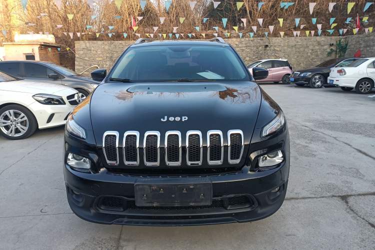 Used  Cherokee 2016 2.4L Leading Smart Version