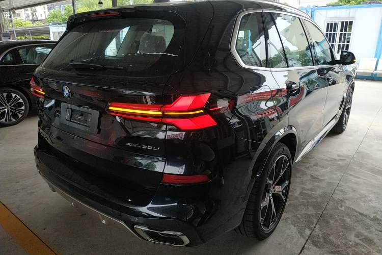 Used BMW X5 2023 xDrive 30Li Luxury M Sport Package
