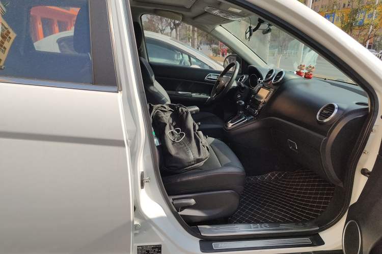 Used Haval H6 2016 Upgraded Model 1.5T Automatic Two-Wheel Drive Elite Version
