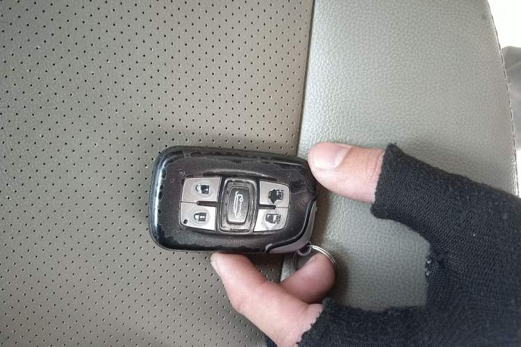 Used BYD M6 2015 2.4L Automatic Prestige Edition