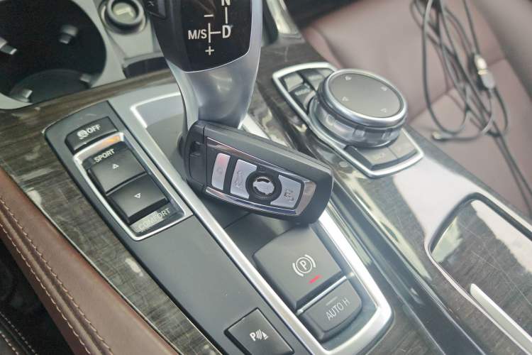 Used BMW 5 Series 2014 525Li Luxury Design Package
