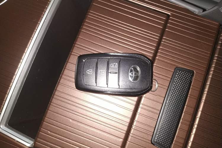 Used Toyota Granvia 2024 2.5L Hybrid Comfort Edition
