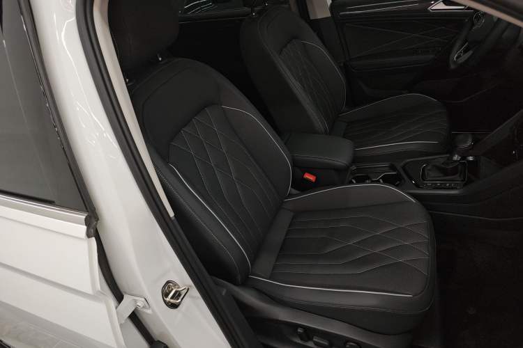 Used Volkswagen Tiguan L 2023 330TSI Automatic Two-Wheel Drive R-Line Enjoyment Edition
