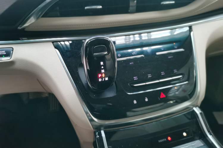 Used Buick GL8 2023 Facelifted Land Cruiser Executive Luxury Version
