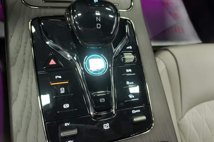 Used BYD Han 2024 DM-i Glory Edition 200KM Flagship Model
