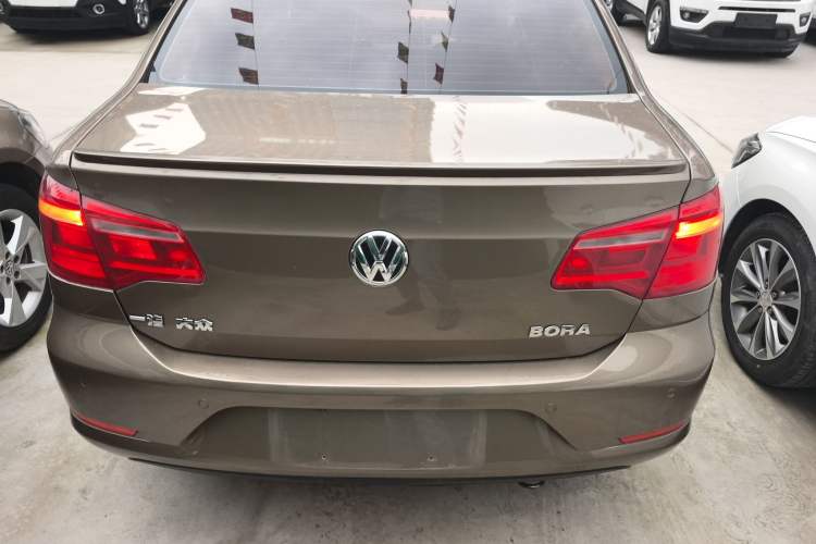 Used Volkswagen Bora 2015 Value Edition 1.6L Automatic Comfort Version
