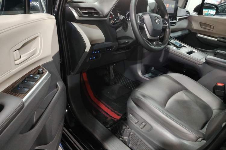 Used Toyota Sienna 2021 2.5L Hybrid Comfort Edition
