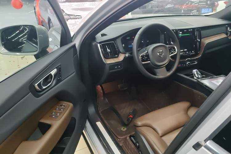 Used Volvo XC60 New Energy 2025 Plug-in Hybrid Long-Range All-Wheel Drive Smart & Luxurious Edition