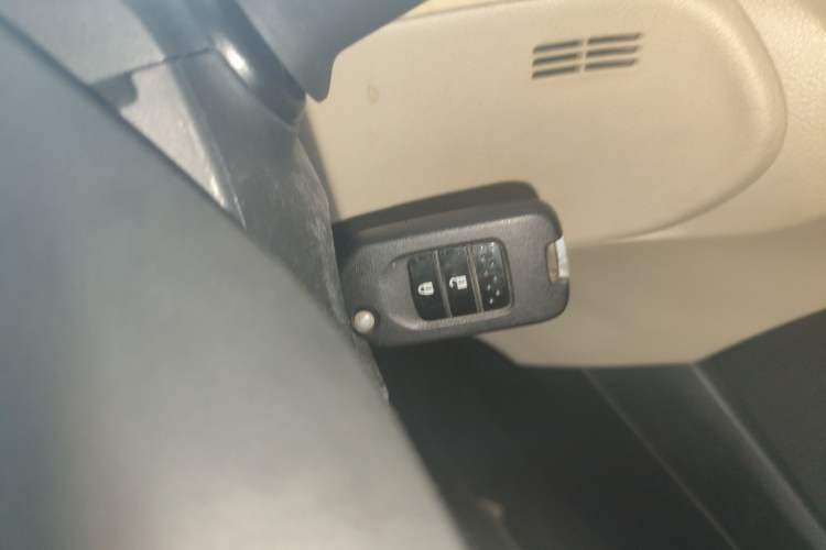 Used Honda Jade 2013 1.8L automatic Comfort version 5 seats
