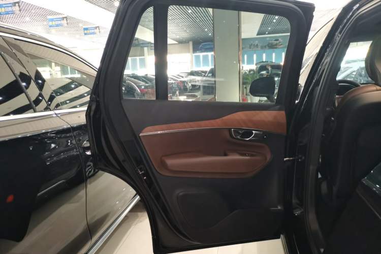 Used Volvo XC90 2023 B5 SmartDrive Luxury Edition 5 Seats
