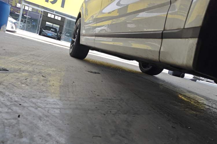 Used Lynk & Co 09 2021 2.0T Halo Six-Seater
