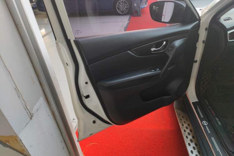 Used Nissan X-Trail 2015 2.0L CVT Comfort MAX Edition 2WD
