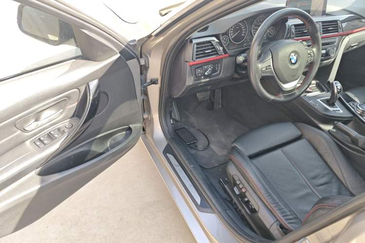 Used BMW 3 Series 2014 320i Sport Design Package

