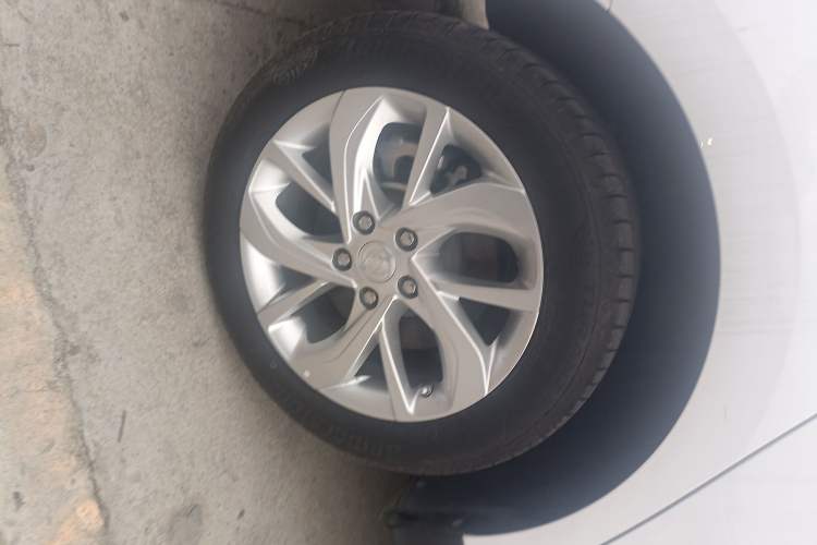 Used Buick Velite 6 2023 Revised Version 430 km Range – Commuter Edition
