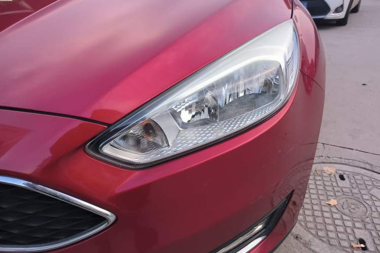 Used Ford Focus 2017 Hatchback 1.6L Automatic Fashion Edition Smart Drive Version
