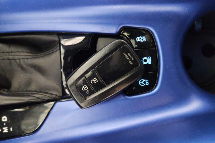 Used Toyota IZOA 2018 2.0L Yichi Version China VI Standard
