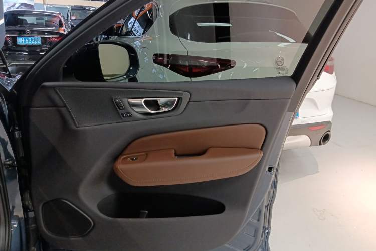 Used Volvo XC60 New Energy 2024 T8 Plug-in Hybrid Long-Range All-Wheel Drive Smart Luxury Edition
