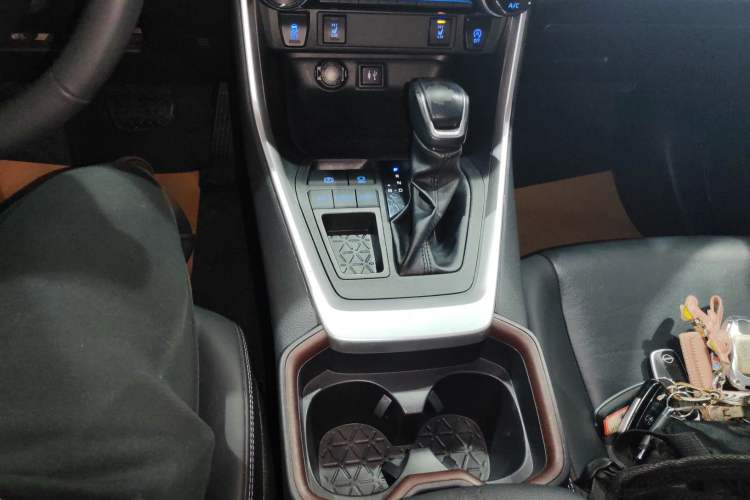 Used Toyota RAV4 2022 2.0L CVT Two-Wheel Drive Fashion Plus Edition
