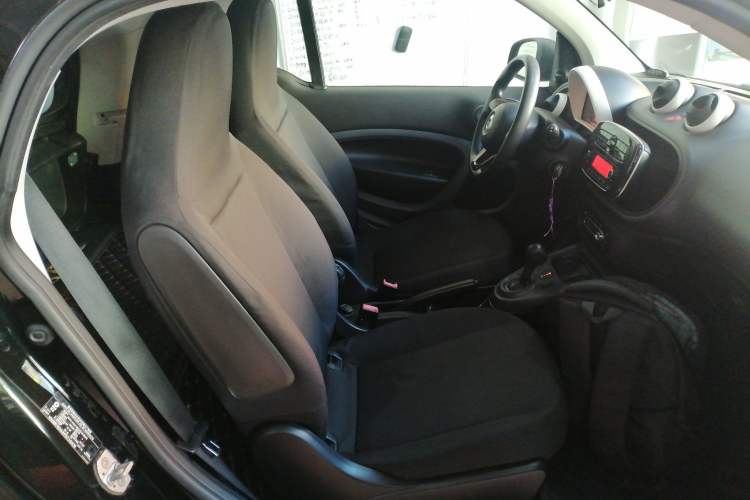 Used  fortwo 2015 1.0L 52 kW hardtop Dynamic version
