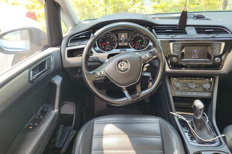 Used Volkswagen Touran 2016 Volkswagen Touran L 280TSI DSG Comfort Edition
