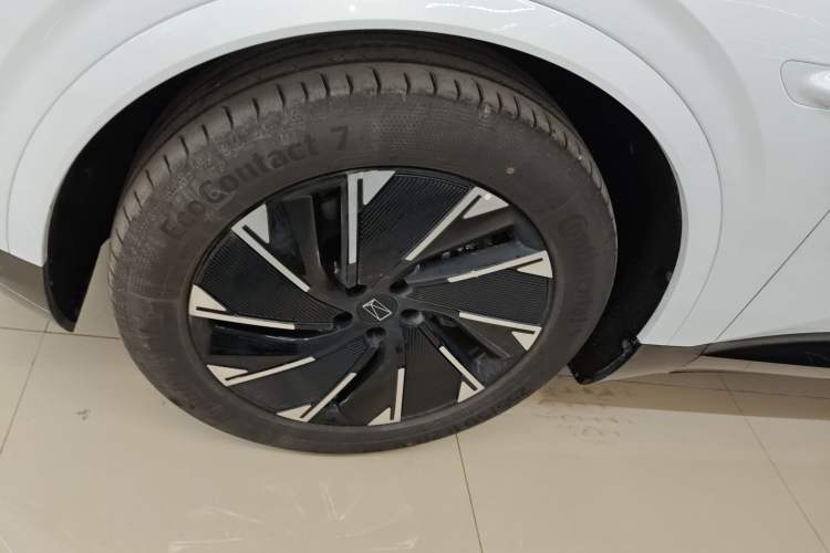 Used  07 2024 Ultra All-Electric Four-Wheel Drive
