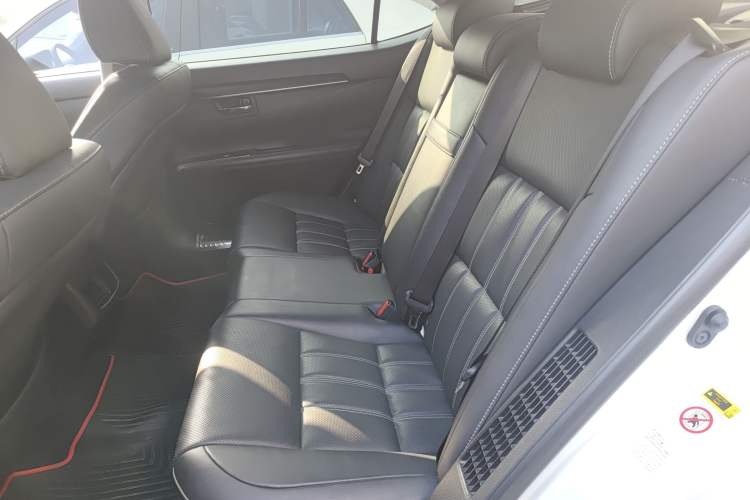 Used Lexus ES 2015 300h Comfort Edition
