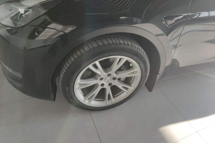 Used Tesla Model Y 2022 Long-Range All-Wheel-Drive Version