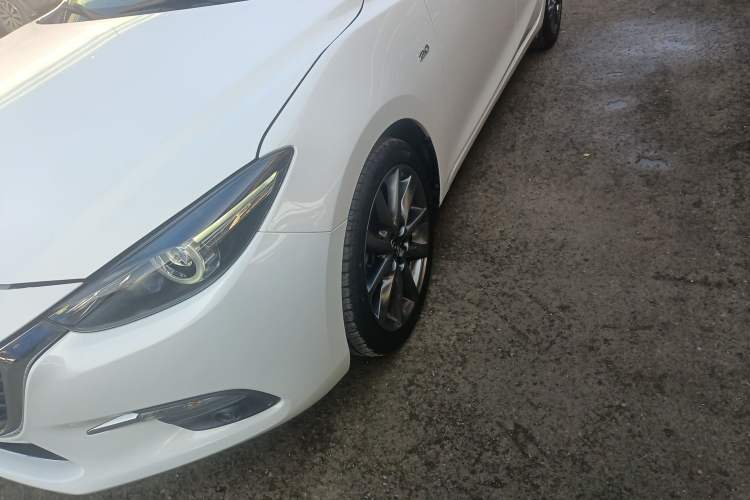 Used Mazda Mazda 3 Axela 2019 Cloud-Controlled Version Hatchback 2.0L Automatic Luxury Model China VI Standard
