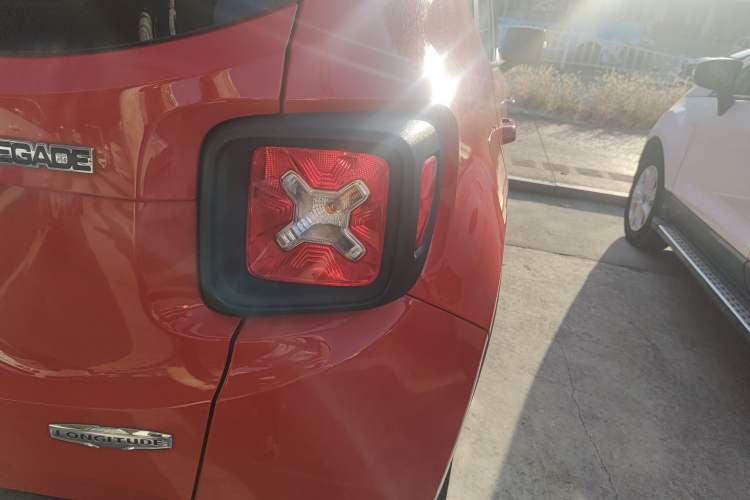 Used  Renegade 2018 Connected Large Screen Version 180T Automatic High-Energy Edition
