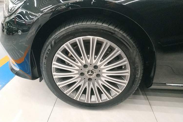 Used Mercedes-Benz E-Class 2022 Second Facelift E 300 L Fashion Edition
