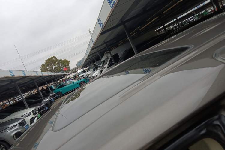 Used Buick GL8 2023 Facelifted Land Cruiser Executive Luxury Version
