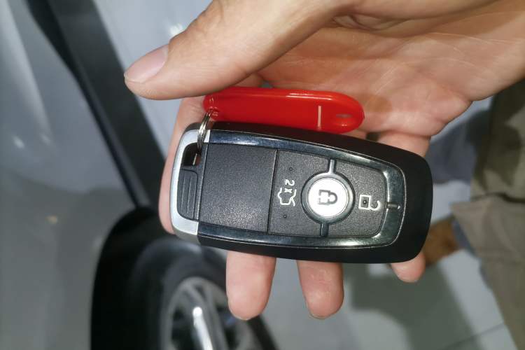 Used Ford Edge 2018 EcoBoost 245 Two-Wheel-Drive Titanium 7-Seater China VI Standard
