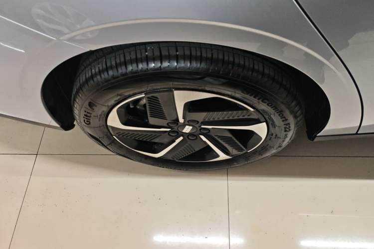 Used  L6 2025 EM-i 140km Starship Edition