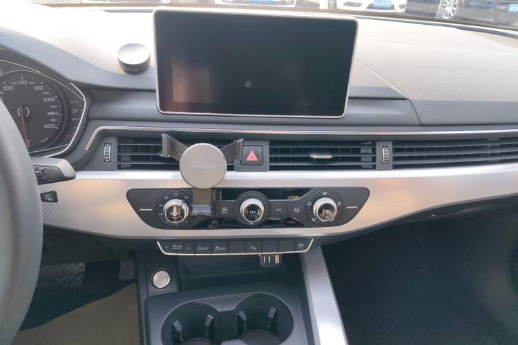 Used Audi A4L 2017 Plus 40 TFSI Ambition Model
