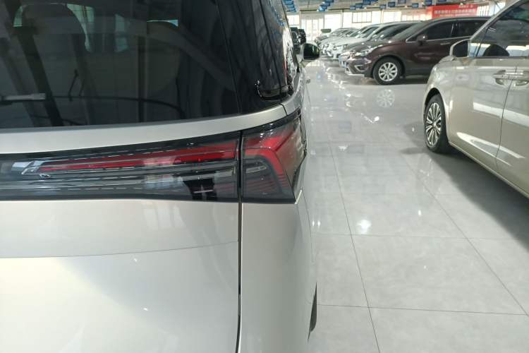 Used Buick GL8 New Energy 2025 Lu Shang Luxury Edition 7-Seater
