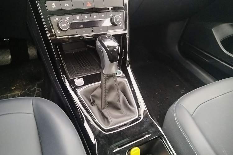 Used Volkswagen Tharu 2025 NewRui 300TSI Prestige Edition