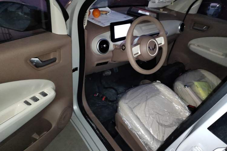 Used Wuling Hongguang MINIEV 2025 Four-Door Version Advanced Edition
