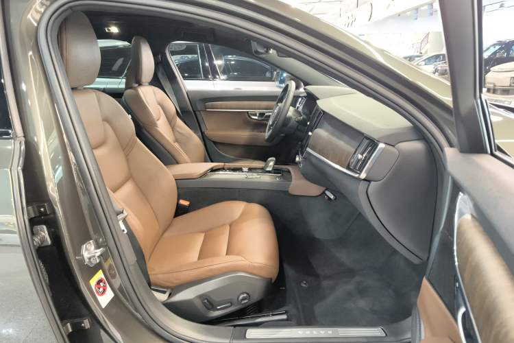 Used Volvo V90 2021 Cross Country B5 AWD Smart Range Edition