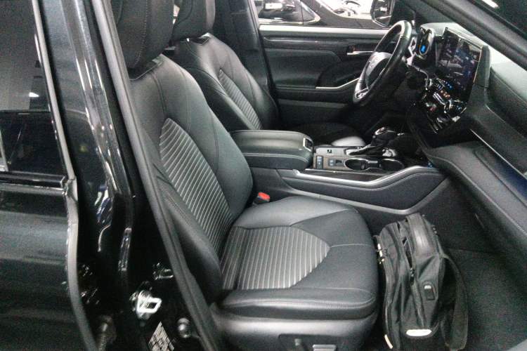 Used Toyota Crown Land Cruiser 2022 2.5L HEV Four-Wheel Drive Premium Edition
